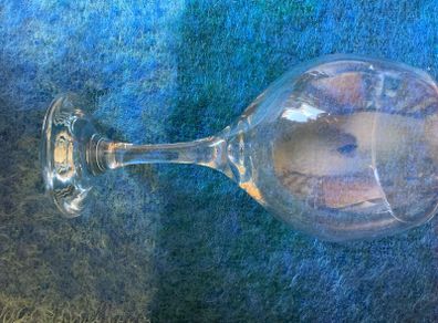 6 Large Wine Glasses. Perfect condition