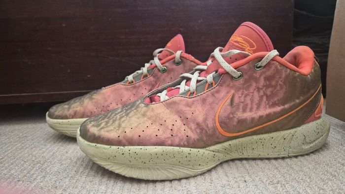 Nike LeBron 21 "Queen Conch"
