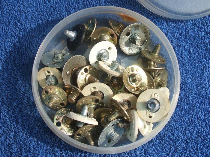 GOLF SHOE SPIKES - an assortment of golf shoe spikes/studs - FREE TO COLLECT