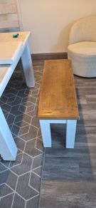 table and chais