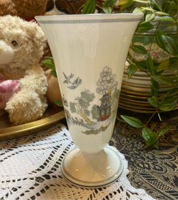 Wedgwood "Chinese Legend " vase