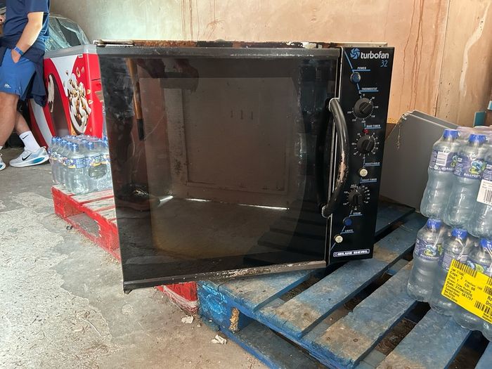 Turbofan E32 oven