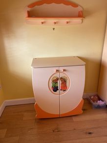chest of drawers