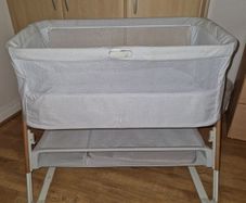 Mamas and Papas Lua bedside crib