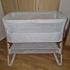 Mamas and Papas Lua bedside crib