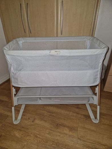 Mamas and Papas Lua bedside crib