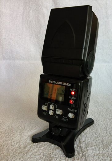 Nikon SB600 Speedlight flash unit