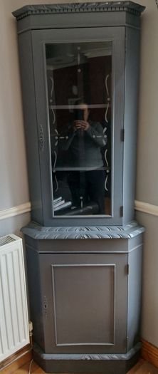 Corner display unit