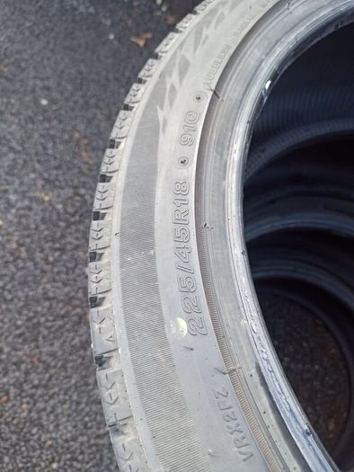 4 Winter Tyres 225 45 R18 Bridgestone