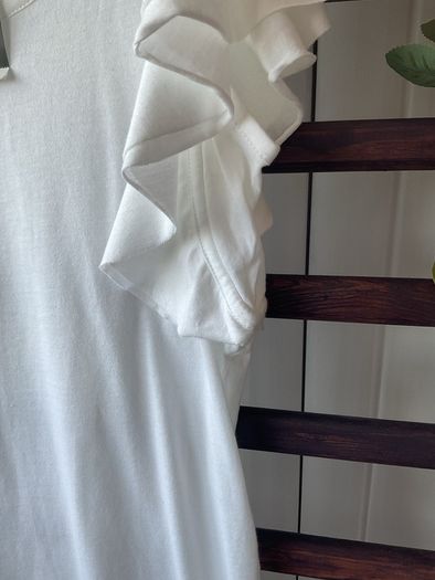 top Bnwt topshop 100% cotton frilled detail top/ tshirt