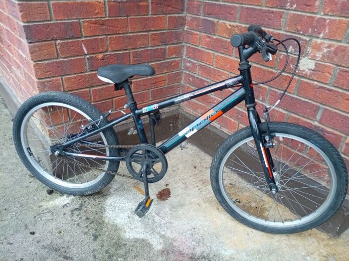 Boys 20" Wheel Apollo bike. Looking like new