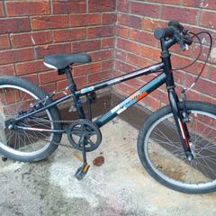 Boys 20" Wheel Apollo bike. Looking like new