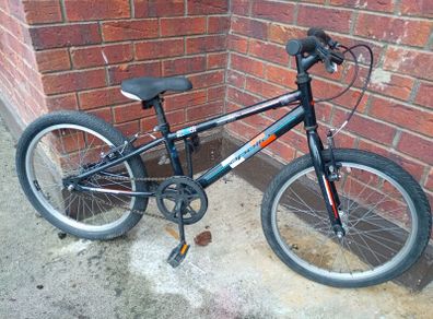 Boys 20" Wheel Apollo bike. Looking like new