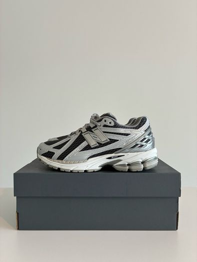 New Balance 1906R