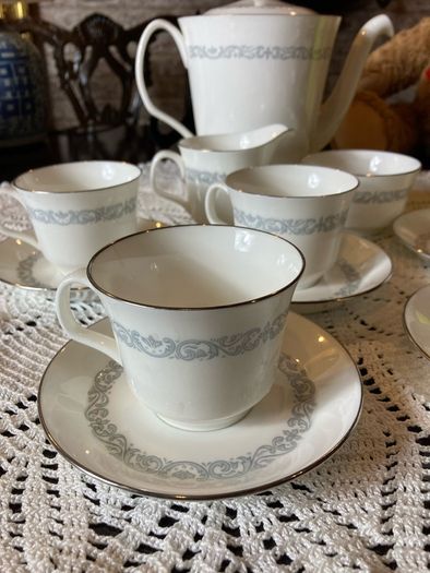 Minton "Silver Scroll " tea set