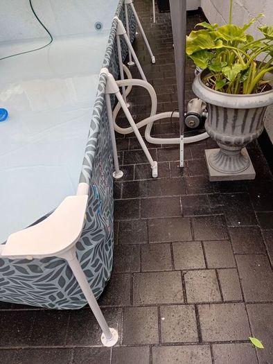 swimming pool perfect condition