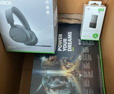 Xbox series x 2tb wireless headphones brand new