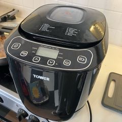 Tower bread maker