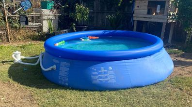 10ft pool with pump cover and accessories