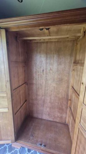 Wardrobe / PANTRY