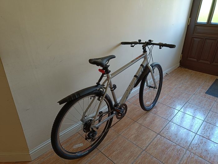 Carrera Parva Mens Hybrid Bike & Accessories