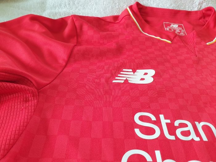 Liverpool Football Club Home Jersey 2015 to 2016 Childrens Large New Balance