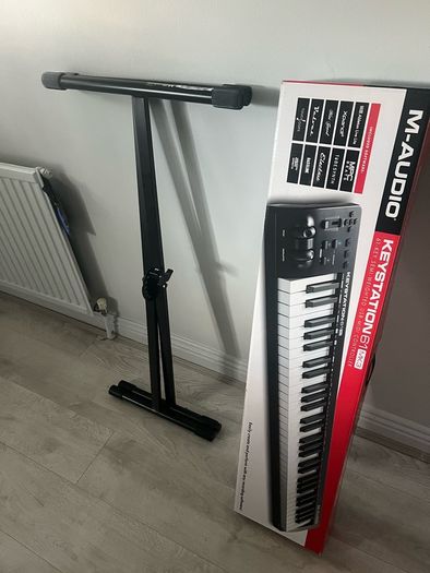 Midi keyboard and stand 50 cheaper than new