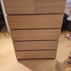 chest of drawers