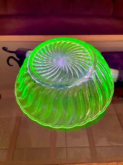 Uranium Green Vintage Glass Carnival Serving Bowl by Bagley UK