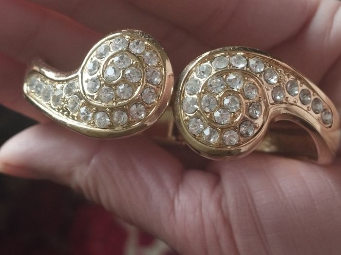 Beautiful gold-tone suit bracelet with crystals.
