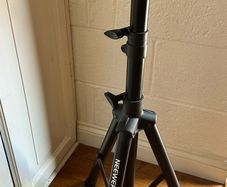 Laptop Projector Stand Tripod NEEWER