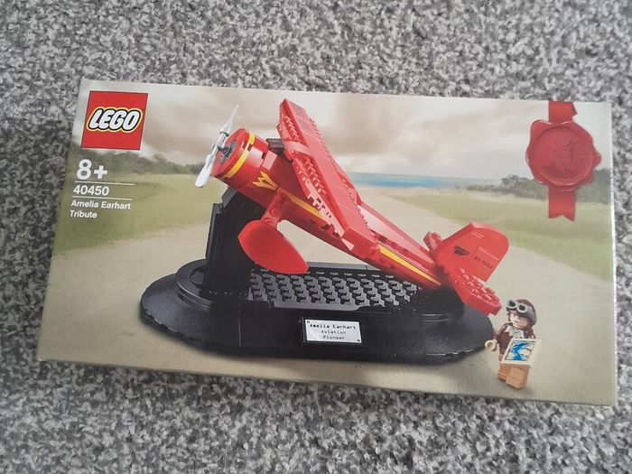 Amelia Earhart Lego tribute