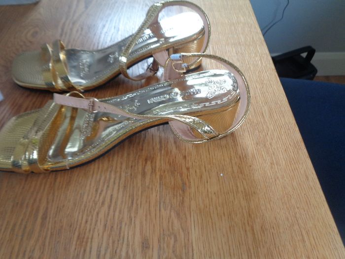 Ladies Gold Sandals for Sale