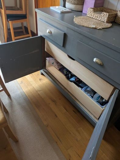 Pine dresser kitchen hutch with 2 x drawers and pull out drawers