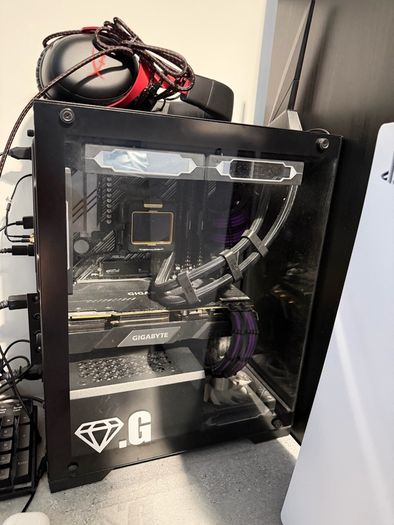 Custom Gaming PC for sale with 27" monitor