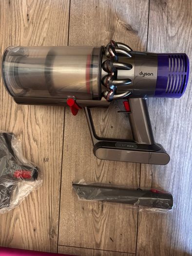 Dyson V10(Like new)