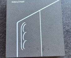 Samsung Z Fold 7 256GB Perfect Condition 9 Months Old with receipt unlocked to any Network and with Accessories.