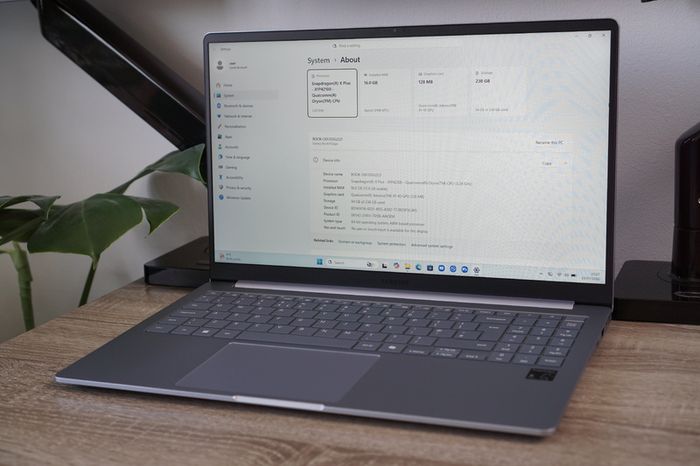 New Samsung Galaxy Book4 Edge 15.6" Copilot+ PC | Snapdragon X Plus | 16GB RAM | 256GB SSD