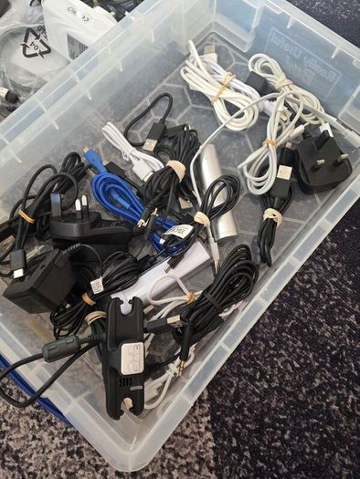 Cables, chargers...all 10e