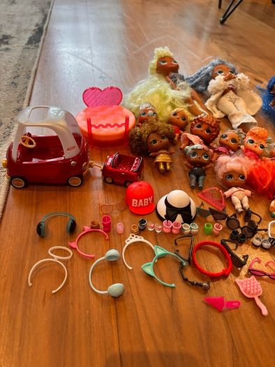 34 LOL dolls + 5 OMG dolls + 9 babies +5 pets & 159 accessories & a LOL doll limited edition car with pool and disco!