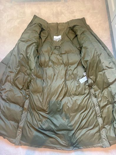 Stunning Ganni oversize Tech Puffer in like new condition. RRP euro 760