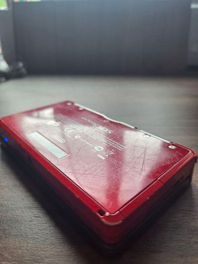 Nintendo 3DS in metallic red