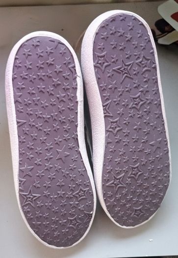Girls trainers