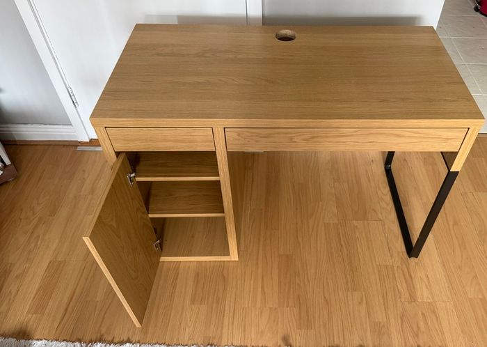 Child desk