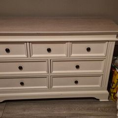 Bedroom set - Dresser and Chest of Drawers