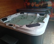 7 Seater Hot Tub