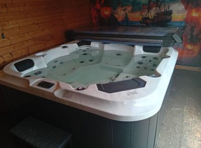 7 Seater Hot Tub