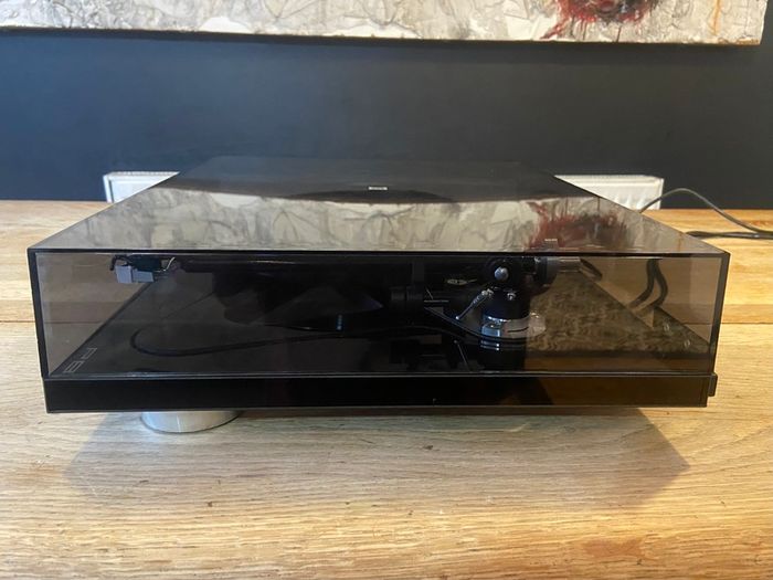 Rega RP8 Planar 8 Turntable with RB808 Tonearm and TTPSU Speed Control Power Supply Unit