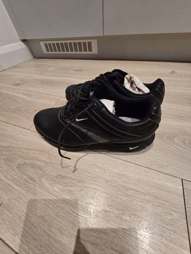 golf shoes