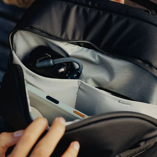 Peak Design - Travel Backpack 20L - Black - Brand New! (RRP 200 Euro!)  [BRAND NEW]
